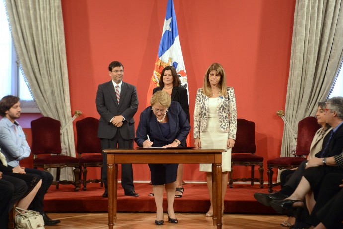 Presidenta Bachelet firma el decreto que crea el Consejo Nacional de la Infancia