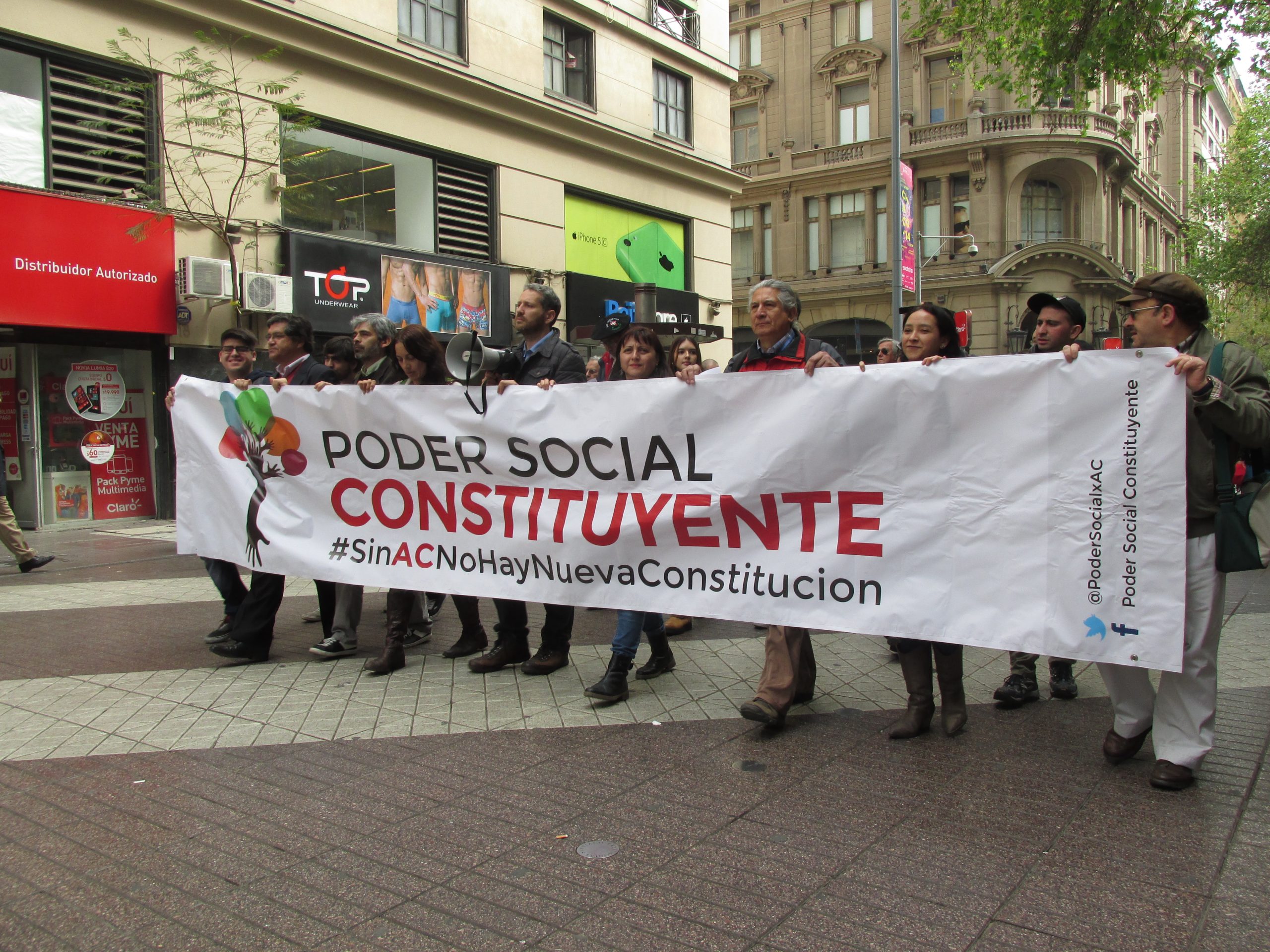 Poder Social Constituyente entrega carta a Presidenta Bachelet y demanda nueva Constitución